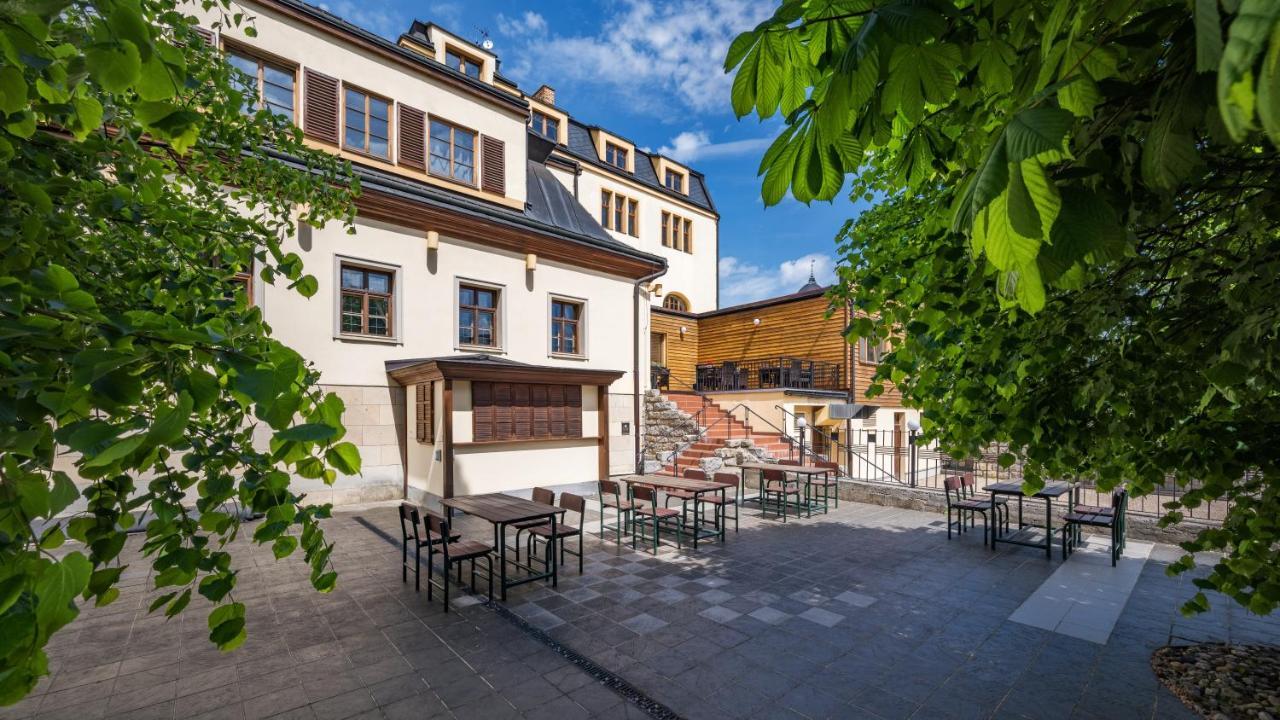 Hotel Zlaty Lev Jablonec nad Nisou Exterior foto